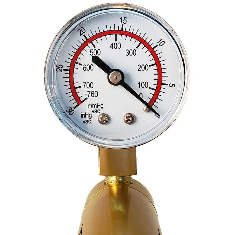 Bomba de vacío manual. Cuenta con vacuómetro a -30inHg (-760 mmHg), kit de adaptadores, tres mangueras y recipiente de depósito con tapa.